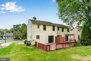 1142 Redwood Dr, Carlisle, PA 17013 - Photo 2