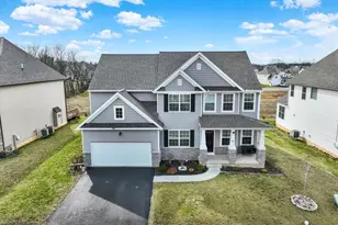 48 Silver Cir, Mechanicsburg, PA 17050 - Photo 1