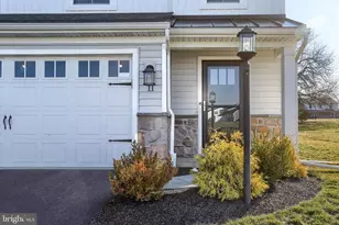 11 Shillington Ln, Carlisle, PA 17013 - Photo 2