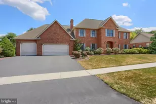 15 Derbyshire Dr, Carlisle, PA 17015 - Photo 2