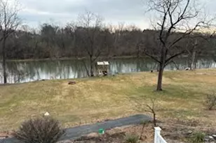 141 Shatto Dr, Carlisle, PA 17013 - Photo 2