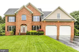 10 Silver Maple Dr, Boiling Springs, PA 17007 - Photo 2