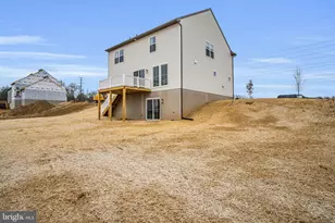 530 Coral Bells Dr, Mechanicsburg, PA 17055 - Photo 2