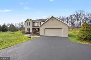 18 Kengrey Dr, Carlisle, PA 17015 - Photo 2