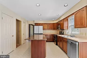 914 Maplewood Ln, Enola, PA 17025 - Photo 4