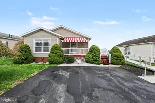 121 Oriole Dr, Carlisle, PA 17013 - Photo 2