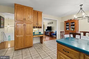 300 Thomas Dr, Mechanicsburg, PA 17050 - Photo 8