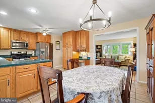 300 Thomas Dr, Mechanicsburg, PA 17050 - Photo 10