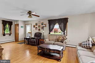 924 W Trindle Rd, Mechanicsburg, PA 17055 - Photo 4