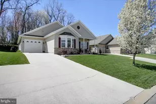 25 Colonial Ct, Shippensburg, PA 17257 - Photo 2