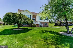 22 Cobblestone Dr, Carlisle, PA 17015 - Photo 1