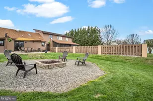 300 Hollowbrook Dr, Carlisle, PA 17013 - Photo 4