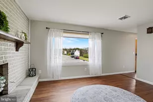 160 Faith Cir, Carlisle, PA 17013 - Photo 4