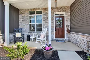 800 Aurora Dr, Mechanicsburg, PA 17055 - Photo 2