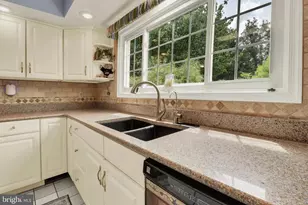 1204 Redwood Hills Cir, Carlisle, PA 17015 - Photo 12