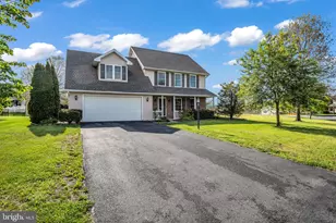 5 Meade Dr, Carlisle, PA 17013 - Photo 2