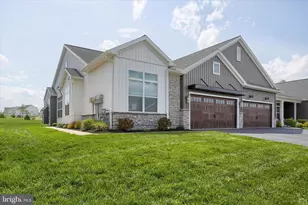 736 Aurora Dr, Mechanicsburg, PA 17055 - Photo 1