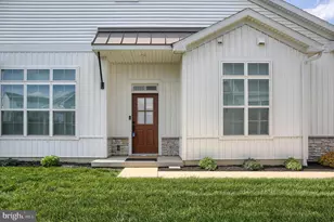 736 Aurora Dr, Mechanicsburg, PA 17055 - Photo 2