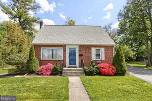 8 Green Cir, Camp Hill, PA 17011 - Photo 2