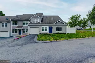80 Courtyard Dr, Carlisle, PA 17013 - Photo 2