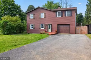 307 W Pine St, Mount Holly Springs, PA 17065 - Photo 1