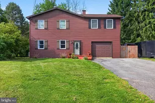 307 W Pine St, Mount Holly Springs, PA 17065 - Photo 2