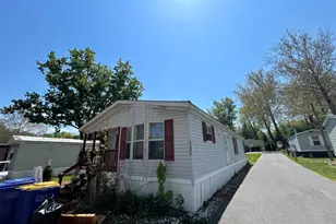 132 Virginia Beach Ave, Carlisle, PA 17015 - Photo 2