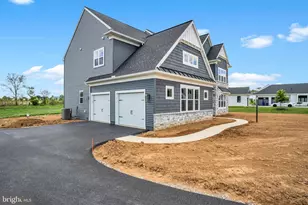 722 Brindle Farm Ln, Mechanicsburg, PA 17055 - Photo 2