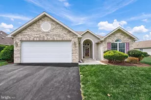 61 Longwood Dr, Mechanicsburg, PA 17050 - Photo 1