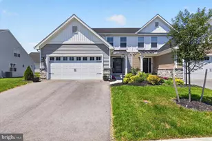 82 Long Bnd Dr, Carlisle, PA 17015 - Photo 1