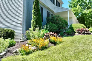 1017 Crystal Creek Dr, Mechanicsburg, PA 17050 - Photo 2