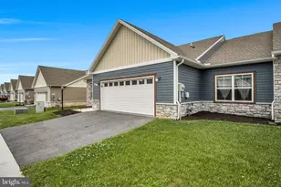 128 Cardinal Dr, Shippensburg, PA 17257 - Photo 2