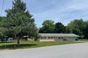 200 Oak Dr, Mount Holly Springs, PA 17065 - Photo 2