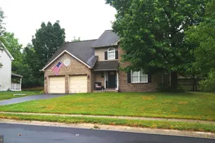 113 Woodview Dr, Mount Holly Springs, PA 17065 - Photo 2