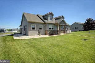 702 Southwood Dr, Shippensburg, PA 17257 - Photo 2