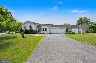 43 Wheatfield Dr, Carlisle, PA 17015 - Photo 2