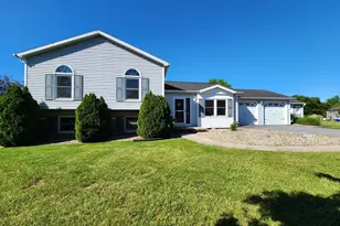 43 Wheatfield Dr, Carlisle, PA 17015 - Photo 2