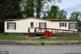 1 Larken Ln, Mount Holly Springs, PA 17065 - Photo 2
