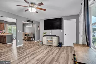 28 Mountain St, Mount Holly Springs, PA 17065 - Photo 6