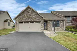 253 Pin Oak Ln, Shippensburg, PA 17257 - Photo 1