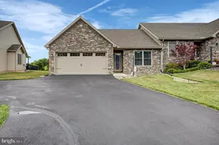 253 Pin Oak Ln, Shippensburg, PA 17257 - Photo 2
