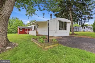 6 Magnolia Ln, Carlisle, PA 17015 - Photo 2