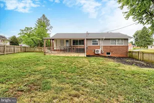 800 Redwood Dr, Carlisle, PA 17013 - Photo 6