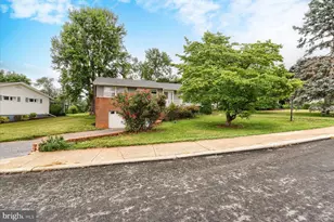 800 Redwood Dr, Carlisle, PA 17013 - Photo 4