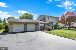 909 Wakefield Ave, Mechanicsburg, PA 17055 - Photo 2