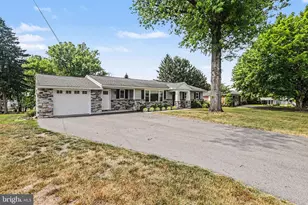 8 Longview Dr, Mechanicsburg, PA 17050 - Photo 2