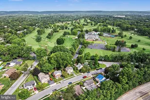 10 Country Club Pl E, Camp Hill, PA 17011 - Photo 2