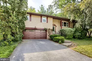 517 Lamp Post Ln, Camp Hill, PA 17011 - Photo 2