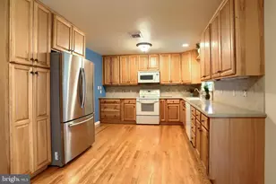 517 Lamp Post Ln, Camp Hill, PA 17011 - Photo 10