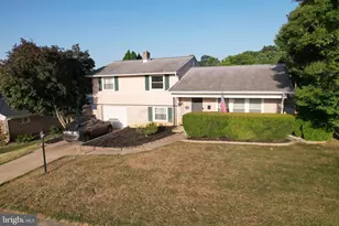 19 W Shore Dr, Camp Hill, PA 17011 - Photo 2